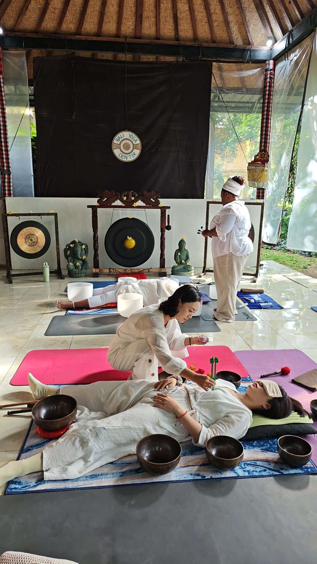 7 Chakra Singing Bowls: Meaning, Benefits, and How to Choose the Best Set for Healing and Meditation